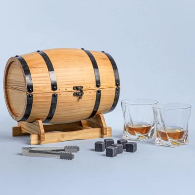 Homla - Gomera Whiskey Set - 4 Delig - Whisky Set met Houten Vat Design - Whiskey Glazen Set met Koelstenen & Tang - Luxe Cadeauset voor Whisky Liefhebbers - Bruin