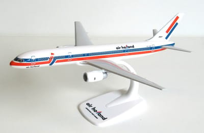 Schaalmodel vliegtuig Air Holland Boeing 757-200 schaal 1:200 lengte 19,25cm