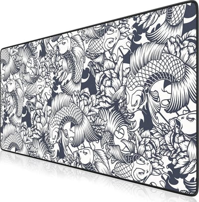 StayPowered XXL Speed Gaming Muismat - Voor Ultieme Precisie en Snelheid - XXL Formaat 900x400mm - Antislip - Wasbaar - Textieloppervlak - Koi Design - Zwart - Levering Sneller dan Aangegeven!