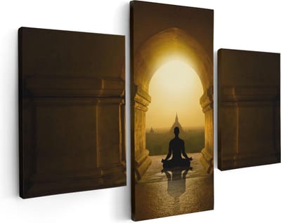 Artaza Canvas Schilderij Drieluik Man Doet Yoga In Een Boeddha Tempel - 90x60 - Foto Op Canvas - Canvas Print