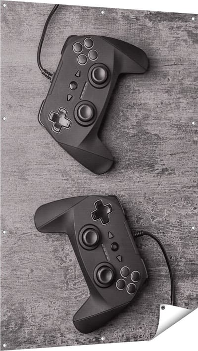 Gards Tuinposter Twee Game Controllers op Tafel - Gaming - 100x150 cm - Tuindoek - Tuindecoratie - Wanddecoratie buiten - Tuinschilderij