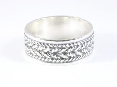 Zware zilveren ring met kabelpatroon - maat 19.5