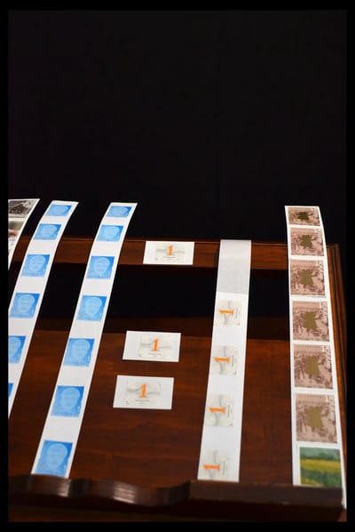 Tarief 1 - PostNL Nederland - Postzegels - Klevend op sticker - 100 stuks - Waarde 1 - Nederland 1 - voordeligpostversturen