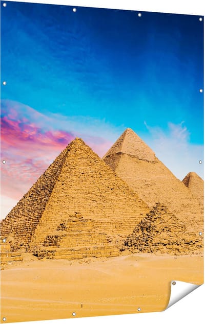 Gards Tuinposter Egyptische Piramides bij Zonsondergang - 120x160 cm - Tuindoek - Tuindecoratie - Wanddecoratie buiten - Tuinschilderij