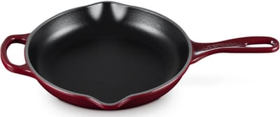 Le Creuset Skillet Signature - Garnet - Ø 23 cm - Geëmailleerde Anti-aanbaklaag - Duurzaam, Vaatwasserbestendig en Ideaal voor Bakken en Braden van Kleine Gerechten