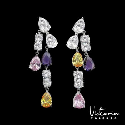Victoria Valenza Monte Carlo Luxe Oorbellen Dames Messing Oorringen - Meerkleurige Steen - Kleur Zilver - 1 Paar