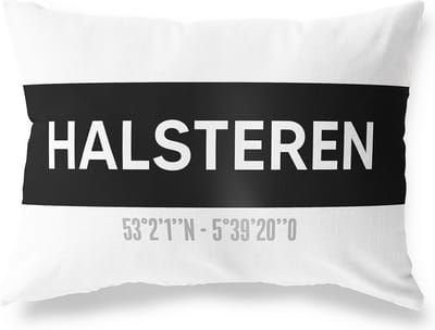 Tuinkussen HALSTEREN - NOORD-BRABANT met coördinaten - Buitenkussen - Bootkussen - Weerbestendig - Jouw Plaats - Studio216 - Modern - Zwart-Wit - 50x30cm