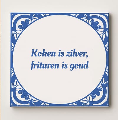 Koken is Zilver, Frituren is Goud Tegel 15x15cm – Grappige Keukenquote Keramische Wanddecoratie – Humoristisch Cadeau voor Kook- en Eetlovers