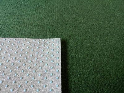 Kunstgras Tapijt - Groen Velours - Buiten Gebruik - Waterdoorlatend Drainage - 550x200cm - Standaard Groen