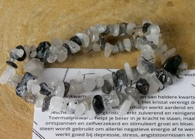 Toermalijn in Kwarts armband met split steentjes - edelstenen - Perfect cadeau voor mannen en vrouwen - Inclusief uitleg - Spiritueel - Black Tourmaline - Angst - Tegen straling - Ontspanning - Aarding - Stress - 100% NATUURLIJK