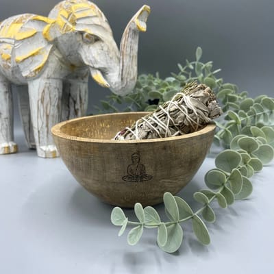 Ancient Wisdom - Decoratieve schaal - Houten kom met gesmolten gerecycled glas - uniek - handgemaakt - multicolor - ritueel - kunstwerk - creatief - ambachtelijk - design