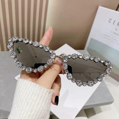Nouveaux Lunettes de Soleil Oeil de Chat Incrustées de Diamants de Luxe Lunettes de Soleil Ins Personnalité Dames Monture Métallique Papillon Correction Visuelle Professionnelle