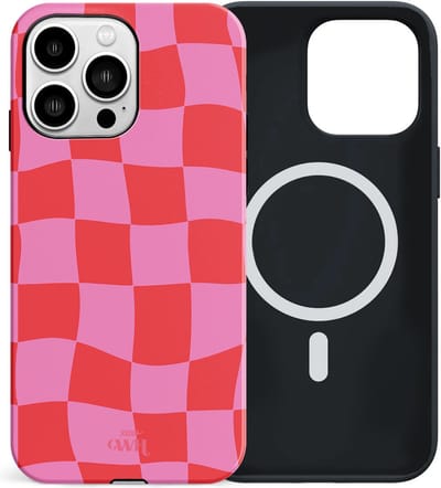 xoxo Wildhearts siliconen hoesje geschikt voor iPhone 15 Pro MagSafe hoesje - Drunk In Love - Double Layer - Magnetisch telefoonhoesje - Magneet case - Backcover met dubbele beschermlaag - Golvend blokjes patroon - Golven print - Roze / Rood