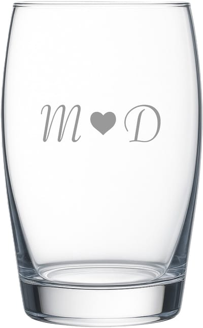 Waterglas met initialen en hart - waterglas met letters - Valentijnscadeau - huwelijk - bruiloft - gepersonaliseerd drinkglas - uniek - relatiegeschenk - Uniek cadeau - glas graveren - uniek cadeau van glas