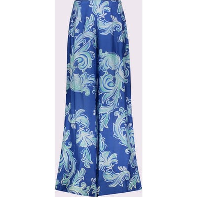 broek met blauwe print vrouw