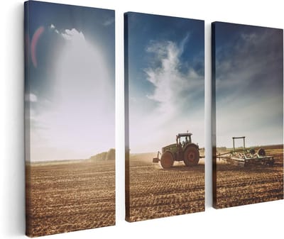 Artaza Canvas Schilderij Drieluik Tractor op het Veld - Trekker - 120x80 cm - Wanddecoratie Woonkamer - Schilderijen - Muurdecoratie