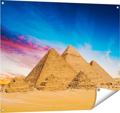 Gards Tuinposter Egyptische Piramides bij Zonsondergang - 100x80 cm - Tuindoek - Tuindecoratie - Wanddecoratie buiten - Tuinschilderij