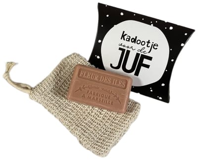 Cadeautje voor de juf: Eilandbloemen 125 g. + Sisal zeepzakje - savon de marseille - zeep geschenkset - geschenk juf