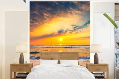 Behang - Fotobehang Zonsondergang - Strand - Zee - Wolken - Oranje - Breedte 195 cm x hoogte 260 cm