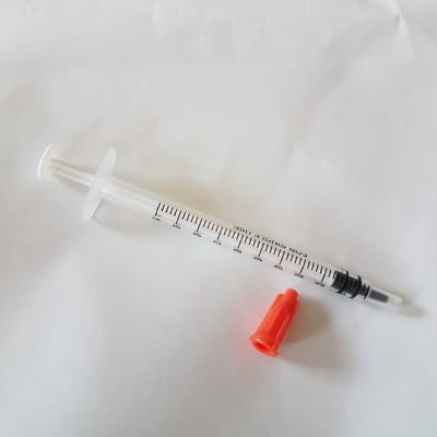 Colostrum / Moedermelk voedingsspuitjes (5 stuks) met dop spuitjes moedermelkspuitjes 2 cc