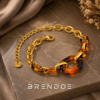Brendoe Goudkleurige Armband Dames – 18K Vergulde RVS Schakelarmband met Bruine Acryl Schakels – Verstelbaar
