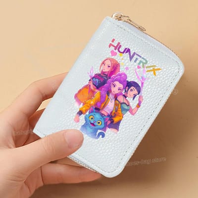 Perfect KPop Demon Hunters Dames Korte Portemonnees PU Leer Creditcardhouder Meerdere Sleuven Kleine Portemonnees met Rits Dames Clutch Portemonnee white