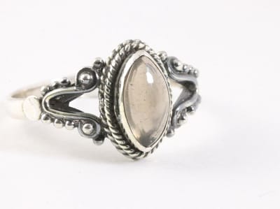 Fijne bewerkte zilveren ring met rookkwarts - maat 16