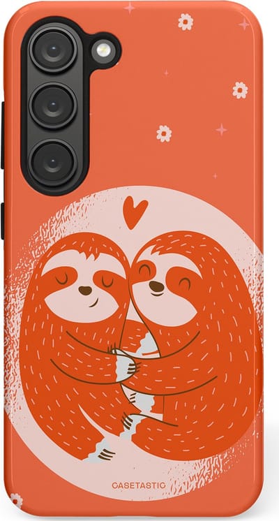 Casetastic Hoesje Geschikt voor Samsung S23 - Stijlvolle Beschermende Duo-layer Case - Oranje Pastel Roze Liefdes Koppel Luiaard