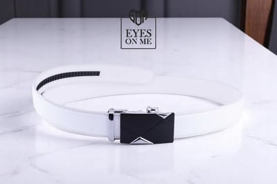 Witte lederen riem zonder gaatjes met automatische gesp voor heren ( Model C004 )