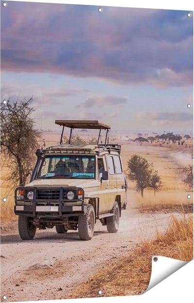Gards Tuinposter Safari Auto in de Savanne - 90x120 cm - Tuindoek - Tuindecoratie - Wanddecoratie buiten - Tuinschilderij
