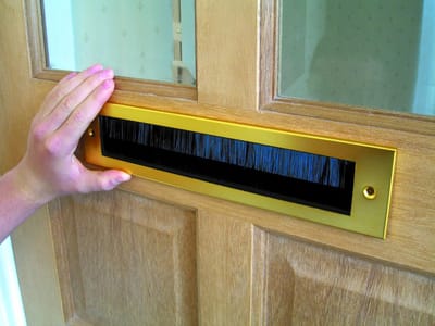 Borstelbescherming voor briefgleuven - Goud (338 mm x 78 mm)
