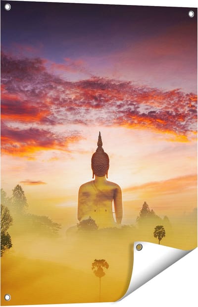Gards Tuinposter Boeddha Beeld in de Mist - 60x80 cm - Tuindoek - Tuindecoratie - Wanddecoratie buiten - Tuinschilderij