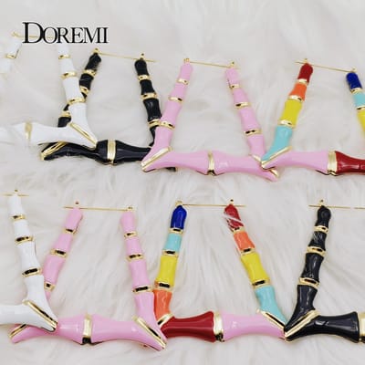 Doremi Emaille Kleurrijke Driehoek Bamboe Oorbellen 50 /60 /70mm Hiphop Pas Kleur Aan Oorbel Bamboe Stijl Aangepaste Oorbellen Voor Cadeaus zwart