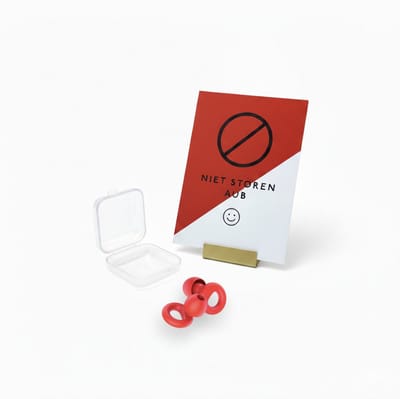 LIFE SAVERS | Focus Set | Earplugs to Focus | Focuskaartje/Niet Storen | Oordoppen en focuskaartje om te concentreren | Oordopjes | Focuskaart | Niet Storen | Concentratie | Focus | Noice Cancelling | 27dB | Stijlvol | Cadeau | Cadeauset | Koraalrood