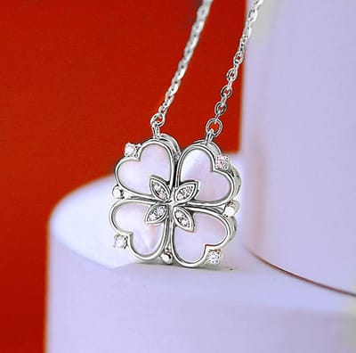 Actie4you® - Klavertje Vier Hartjes Ketting Verstelbaar 40 tot 45 cm met Zirkonia Kristallen – Uitklapbaar op 2 manieren te dagen – Zilver - Model A