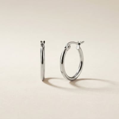 Lundholm 1cm Eefje Oorringen Dames Zilverkleurig – Premium Stainless Steel – Kleine Hoops – Oorringen 1 cm – Tweede Gaatje Oorbellen – Minimalistische Oorbellen Dames kleine hoops creole – Waterproof & Hypoallergeen – Scandinavisch Design