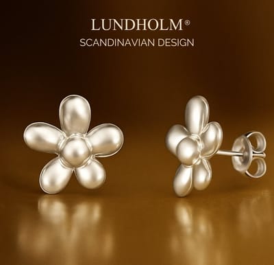 Lundholm Kleine Oorbellen Dames Zilverkleurige Bloem Jewellery – Premium Stainless Steel – Kleine Oorbellen Dames Bloem - Oorknopjes Bloemen Design Minimalistisch - Vrouwen Cadeautjes - My Cadeau voor Vriendin - Scandinavisch Design