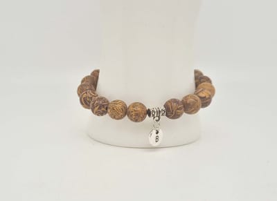 Handgemaakte natuursteen armband met hanger "Letters in cirkel" " Jaspis van olifantenhuid" -8 mm diameter van de korrel- Diameter armband 20 cm - Kies je favoriete letters- Een mooi cadeau voor familie en vrienden