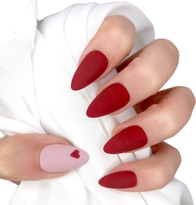 Press on Nails Valentijn - Matte Rode Plaknagels met een Hartje - Rode Nepnagels - Kort Stiletto Nageltips - SD Press on Nails - Nagelset No. 10 Heartbeat