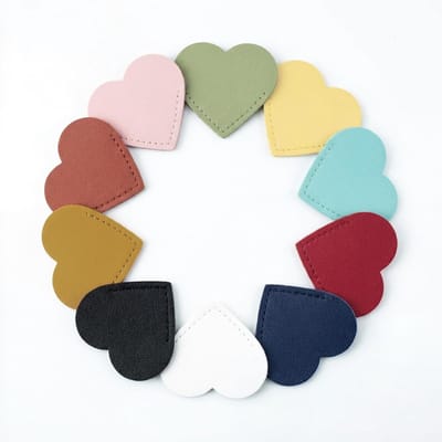 Persoonlijke leren boekenleggers met hart - 10 stuks, ideaal als cadeau voor boekenliefhebbers, schoolaccessoires en leesaccessoires