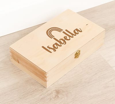 Houten kistje 'Isabella' Regenboog - Tekenkist - Herinneringsdoos - Kraamcadeau - Knutseldoos - Memorybox - Baby - Geboorte