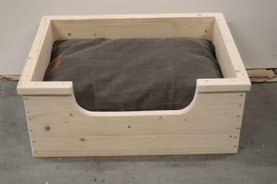 Houten hondenmand Jip van Nieuw steigerhout inclusief antraciet kussen 80x60x30 cm