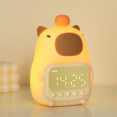 Ryoudavell - Capibara Digitale Wekker voor Kinderen – Nachtlampje – Draadloze Slaaptrainer met Snooze Functie – Kinderwekker — Dimbaar – USB-C Oplaadbaar – Capybara – Siliconen Kinderwekker en Slaaptrainer – BPA Vrij – Veilig voor kinderen