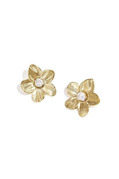 Goudkleurige bloemoorbellen met steentje – elegant & tijdloos