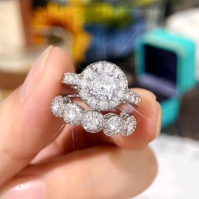 Huitan 2 Pièces Ensemble Tendance Bagues pour Femmes Luxe Incrustation Zircone Cubique Brillant Mariage Fiançailles Soirée Bagues Féminines Bijoux 8 black