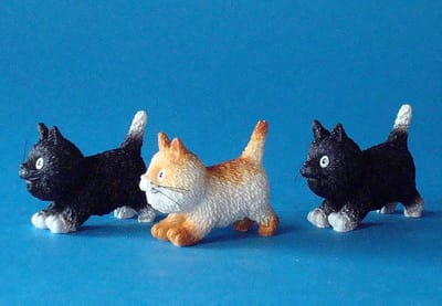 Gekke kattencollectie - 3 kittens op een rij - Dubout Collectie - 4 cm