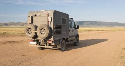 Jerrycan Houder - Metalen Bevestiging - Veilig Transport - Afsluitbaar met slot - 20 Liter Capaciteit - Olijfgroen