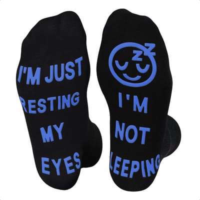 JAXY - Grappige Antislip Sokken Met Tekst - Funny Socks Dames en Heren - Origineel Cadeau voor Volwassene - Resting My Eyes - Blauw