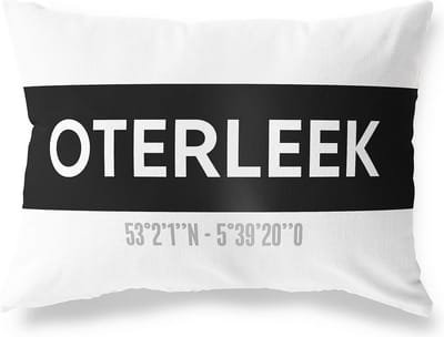 Tuinkussen OTERLEEK - NOORD-HOLLAND met coördinaten - Buitenkussen - Bootkussen - Weerbestendig - Jouw Plaats - Studio216 - Modern - Zwart-Wit - 50x30cm