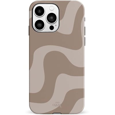xoxo Wildhearts Ride With Me Brown - Double Layer - Hard case geschikt voor iPhone 14 Pro Max hoesje - Dubbele beschermlaag - Beschermhoes shockproof case - Golvenprint - Golvend patroon - Beige / Bruin